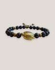 Pulsera con gran tortuga dorada perlas grises tornasoladas