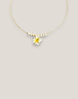 Collar midi flor Plumeria blanca amarilla howlitas naturales