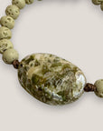 Pulsera doble avalón en verdes esponja coral verde olivina