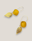Pendientes gancho resina ámbar hoja oro