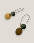 Pendientes gancho bola madera verde oscuro medalla bronce