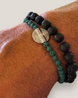 Pulsera pieza círculos concéntricos plateada con lava verde oscuro