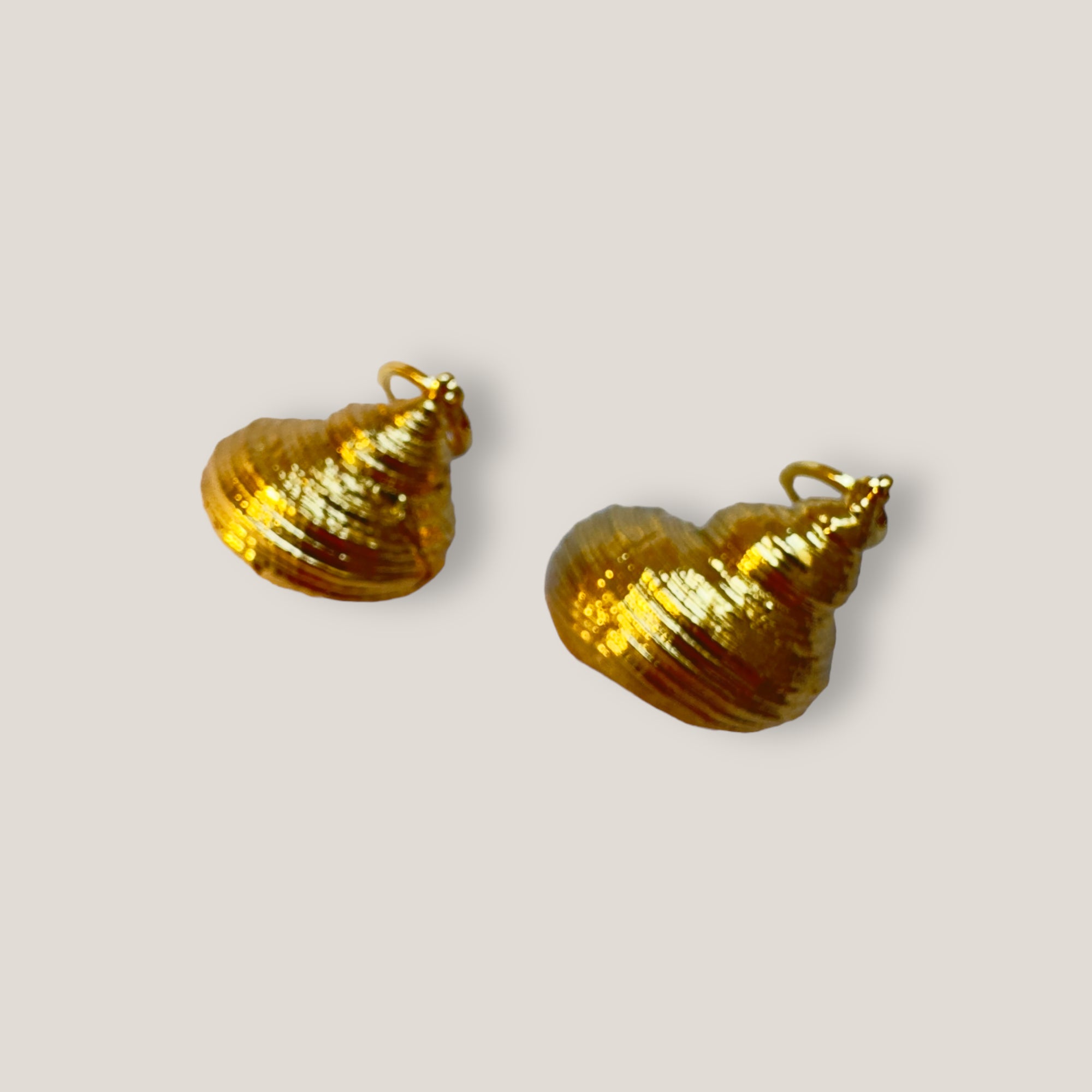 Bracelet with large golden turtle and colored lava