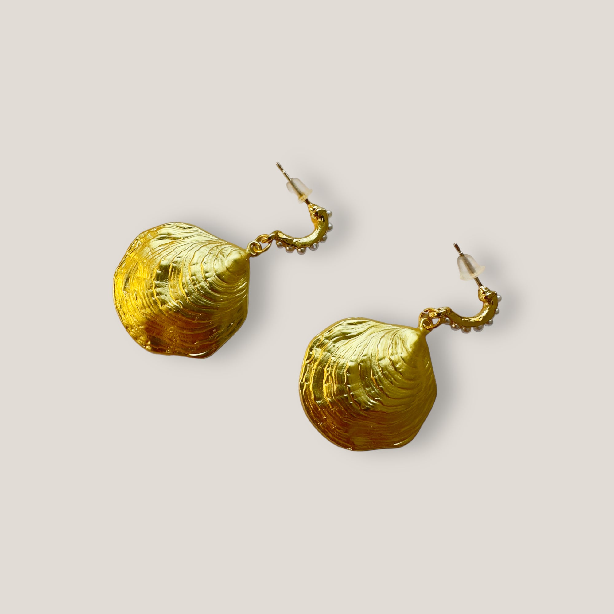 Bracelet with large golden turtle and colored lava