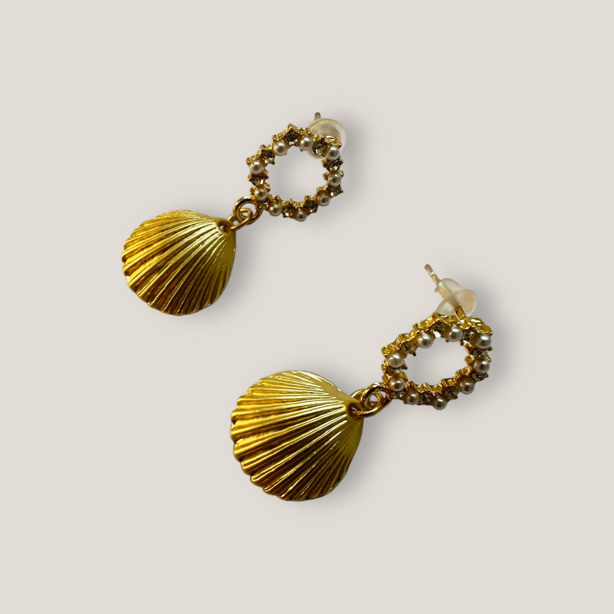 Bracelet with large golden turtle and colored lava