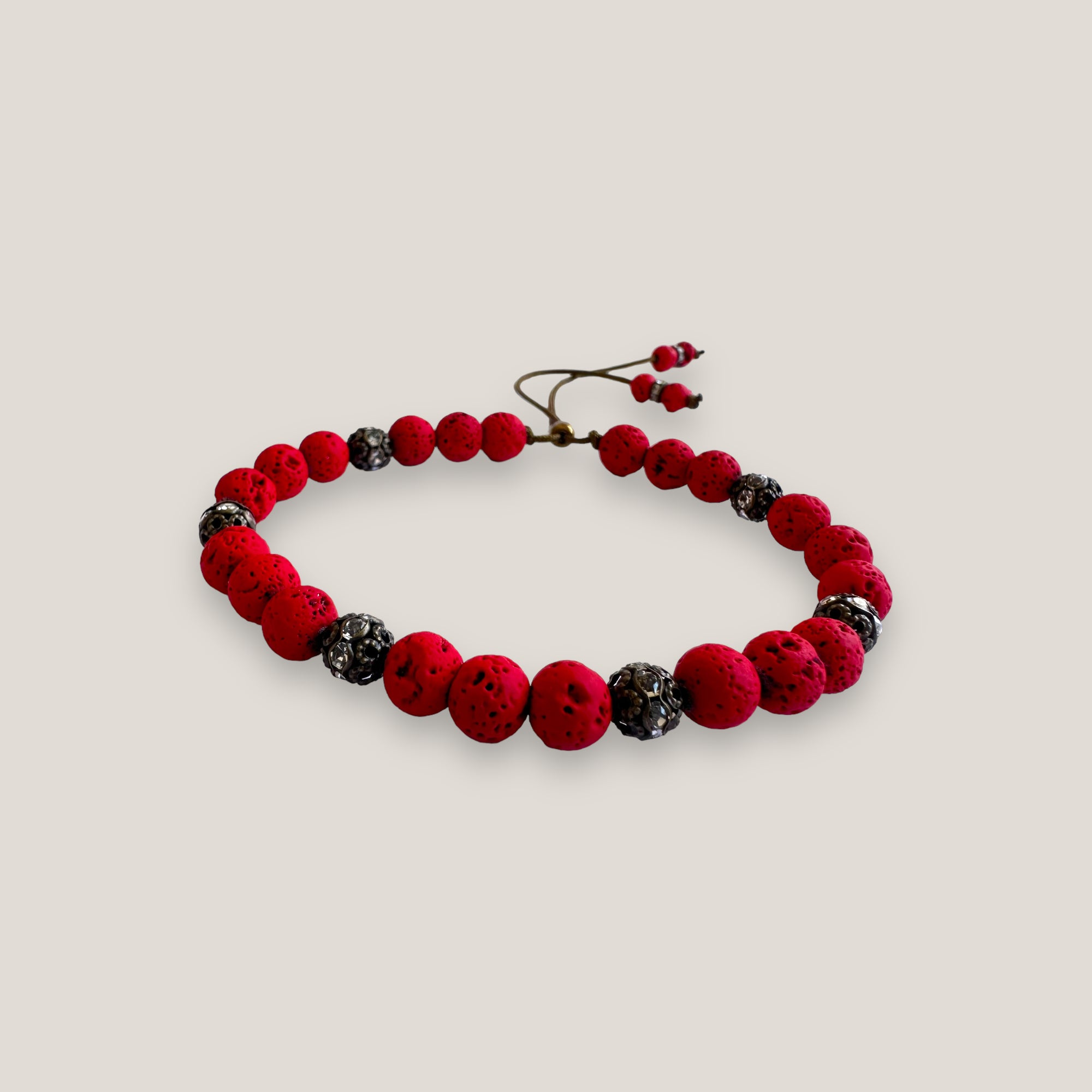 Pulsera Dafne con lava roja y filigranas bronce con cristalitoso