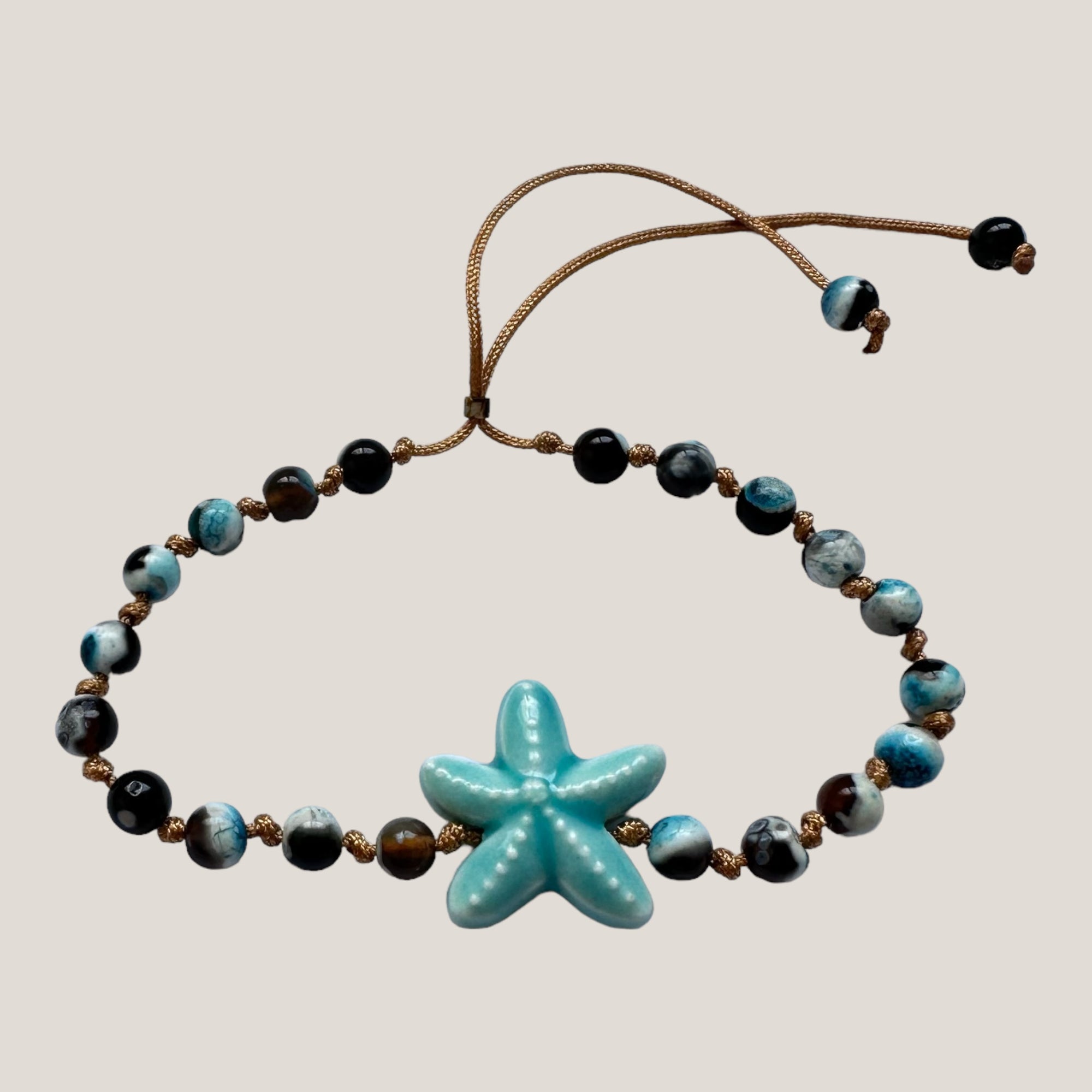 Armband mit Keramikstern und türkisblauen Achaten