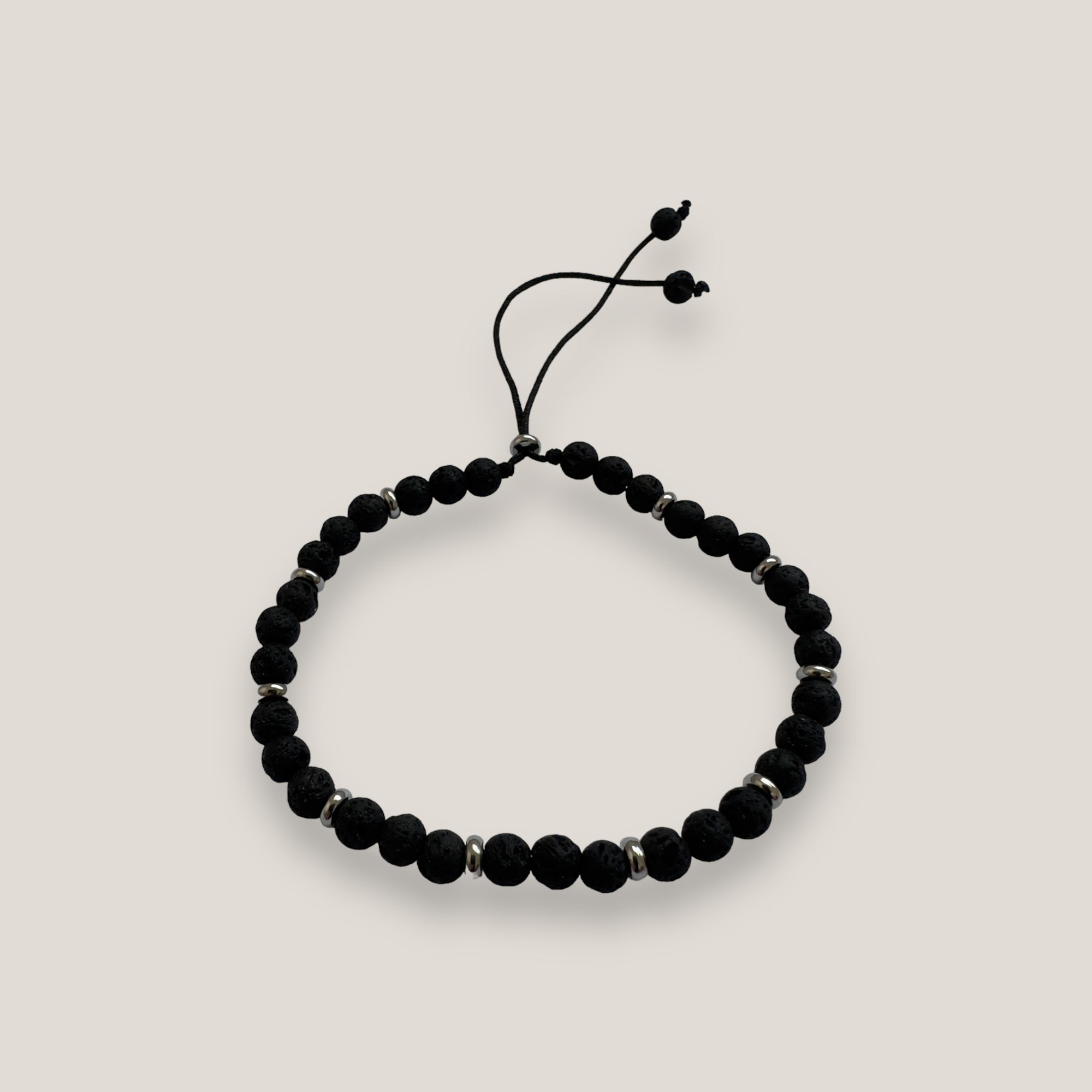 Armband mit Stahlring und schwarzen Lavaperlen