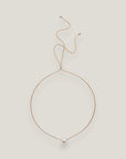 Collar minimal perla natural redondeada blanca 10mm cordón nailon dorado