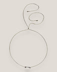 Collar minimal con tubo de lava blanca con separadores plata con cristalitos blancos