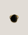 Ovaler goldener Ring mit schwarzem Achat und Stahlgold.