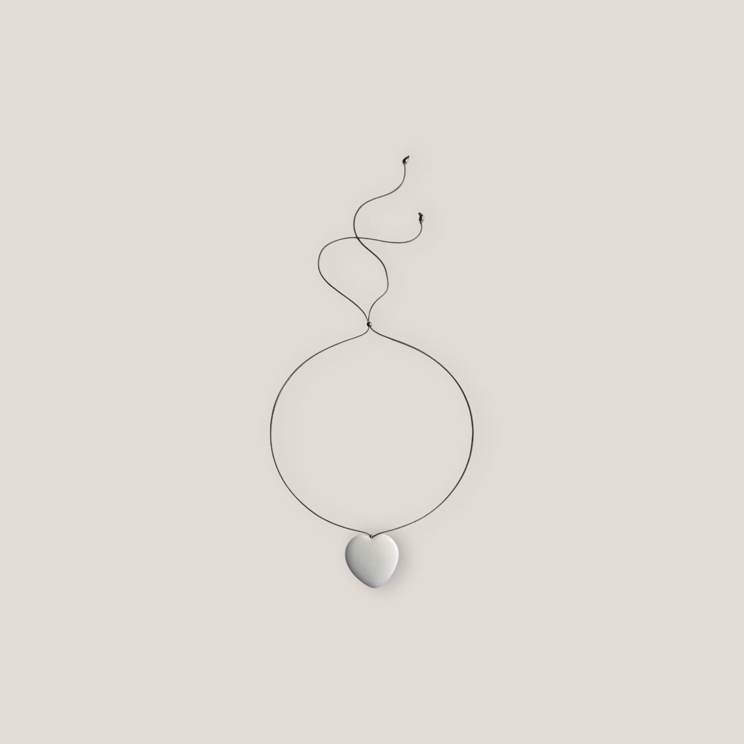 Collar minimal gran corazón calcedonia blanca