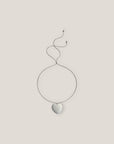 Collar minimal gran corazón calcedonia blanca