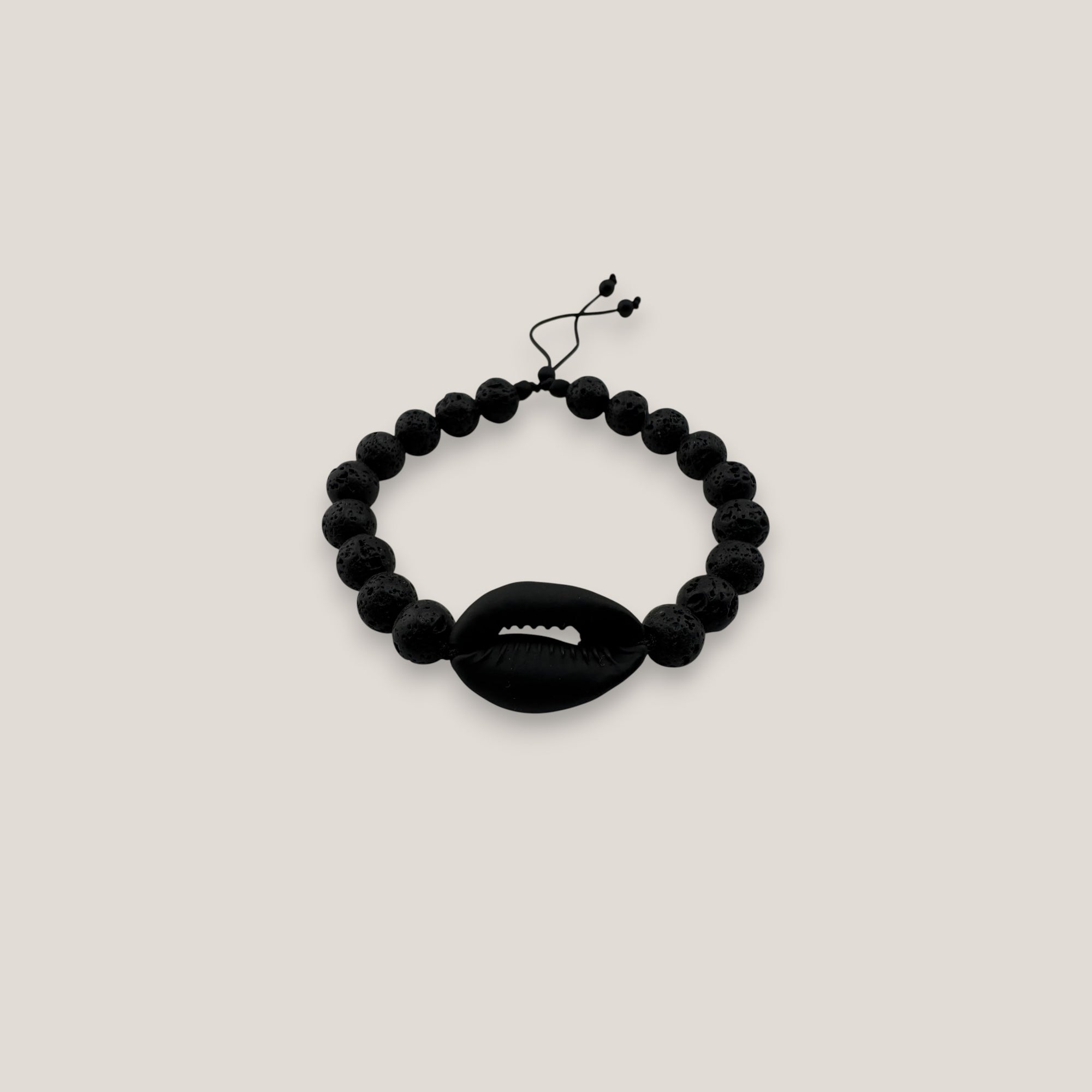 Pulsera cowrie negra mate lava negra
