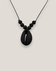 Collar midi cowrie negra mate lava negra