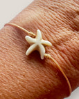 Pulsera minimal con estrella de Howlita natural blanca