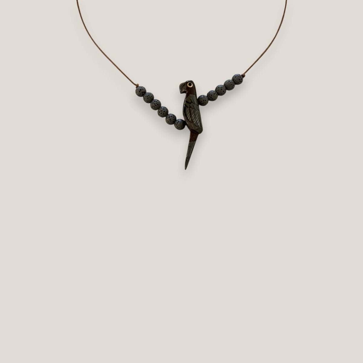 Collar midi loro madera gris negro madera lava negra