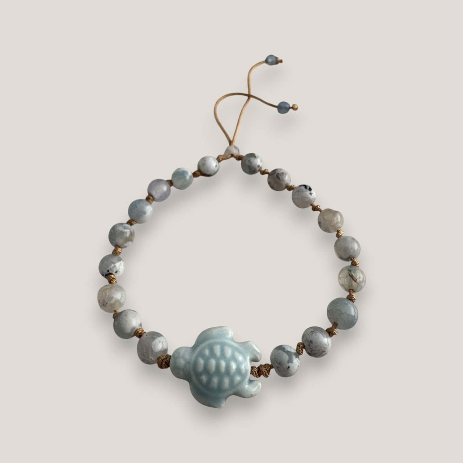 Pulsera tortuga cerámica azul bebé ágatas jaspeadas azul claro y blanco