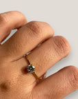 Ring mit rundem Zirkonia Stahl Gold