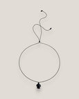 Collar minimal con tortuga Howlita negra lava negra