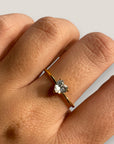 Anillo corazón con circonita acero oro