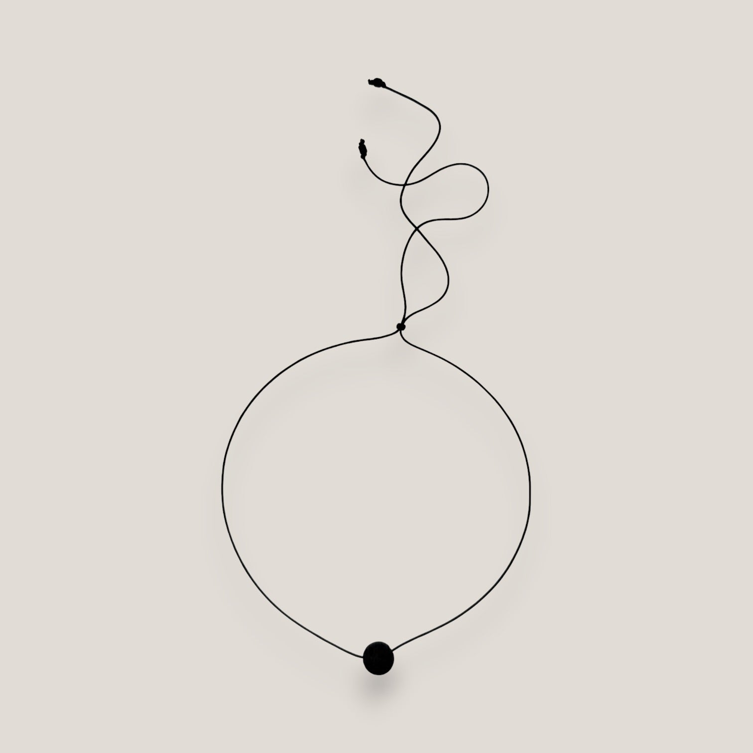 Collar minimal bola de lava negra 12mm