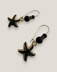 Pendientes gancho acero oro estrellas doradas esmalte negro lava negra separadores dorados cristalitos negros