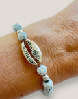 Pulsera gran cowrie plateado y lava blanca