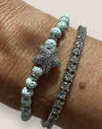 Pulsera con estrella plateada con brillis, lava blanca con separadores con más brillis