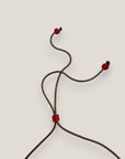 Minimalistisches Armband mit rotem Harzherz