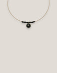 Collar midi medalla estrella dorada esmalte negro lava negra separadores dorados cristalitos negros