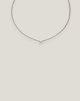 Collar minimal perla natural redondeada blanca 6mm cordón nailon gris