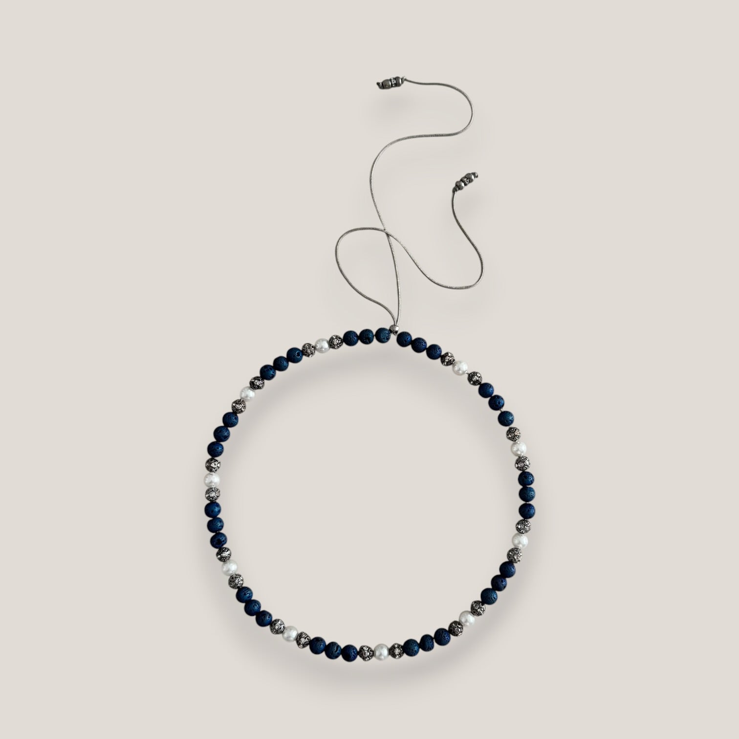 Collar Dafne perlas 6mm lava azul añil filigranas gunmetal con cristalitos