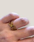 Infinity-Ring aus Stahl und Gold