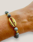 Pulsera gran cowrie dorado y lava gris metalizada