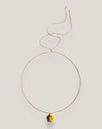 Collar minimal con tortuga de howlita amarilla