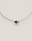 Collar minimal con bola 8mm de esponja coral azul claro y separadores dorados con brillis de cristal blanco