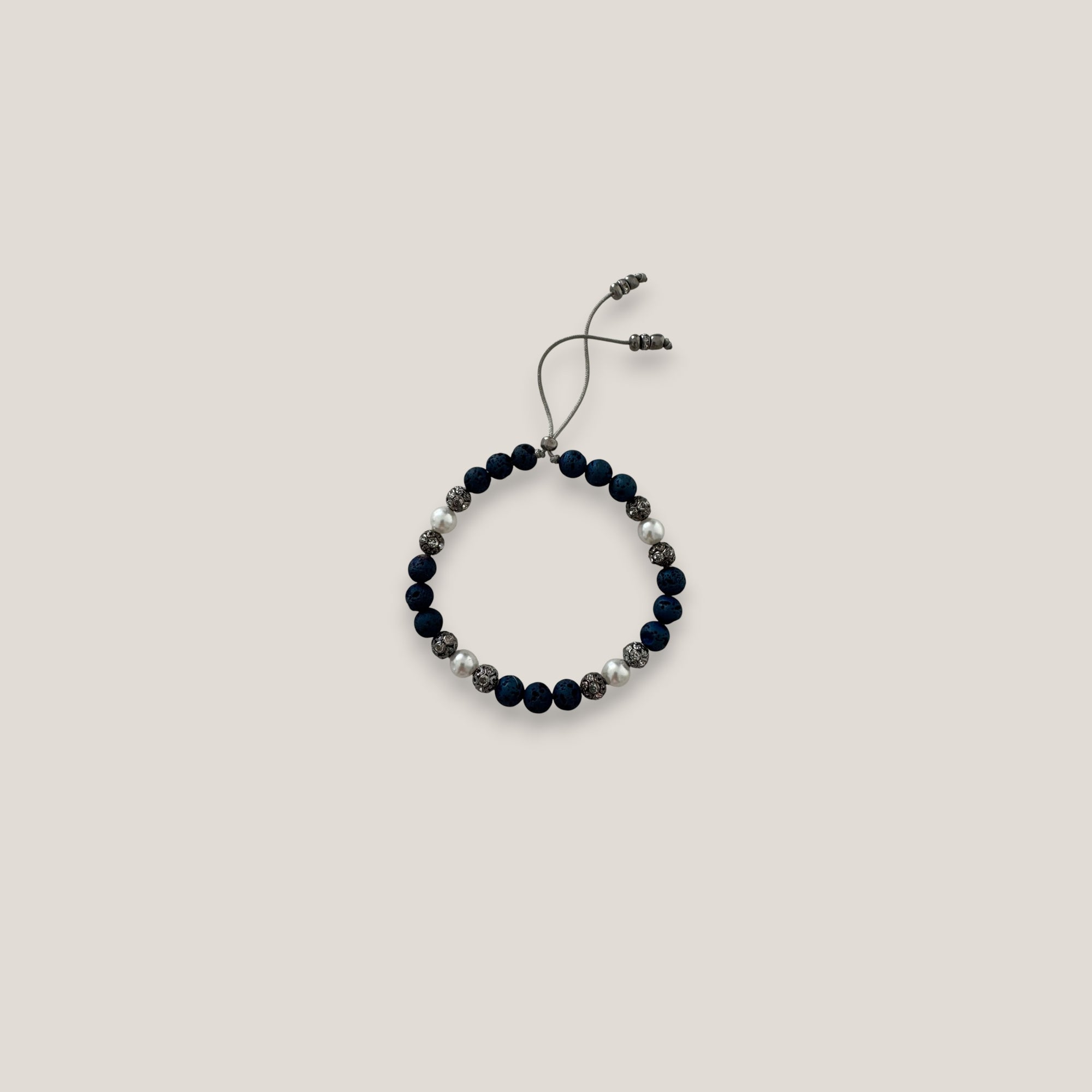 Dafne-Perlenarmband mit indigoblauem Lava- und Gunmetal-Filigran mit Kristallen