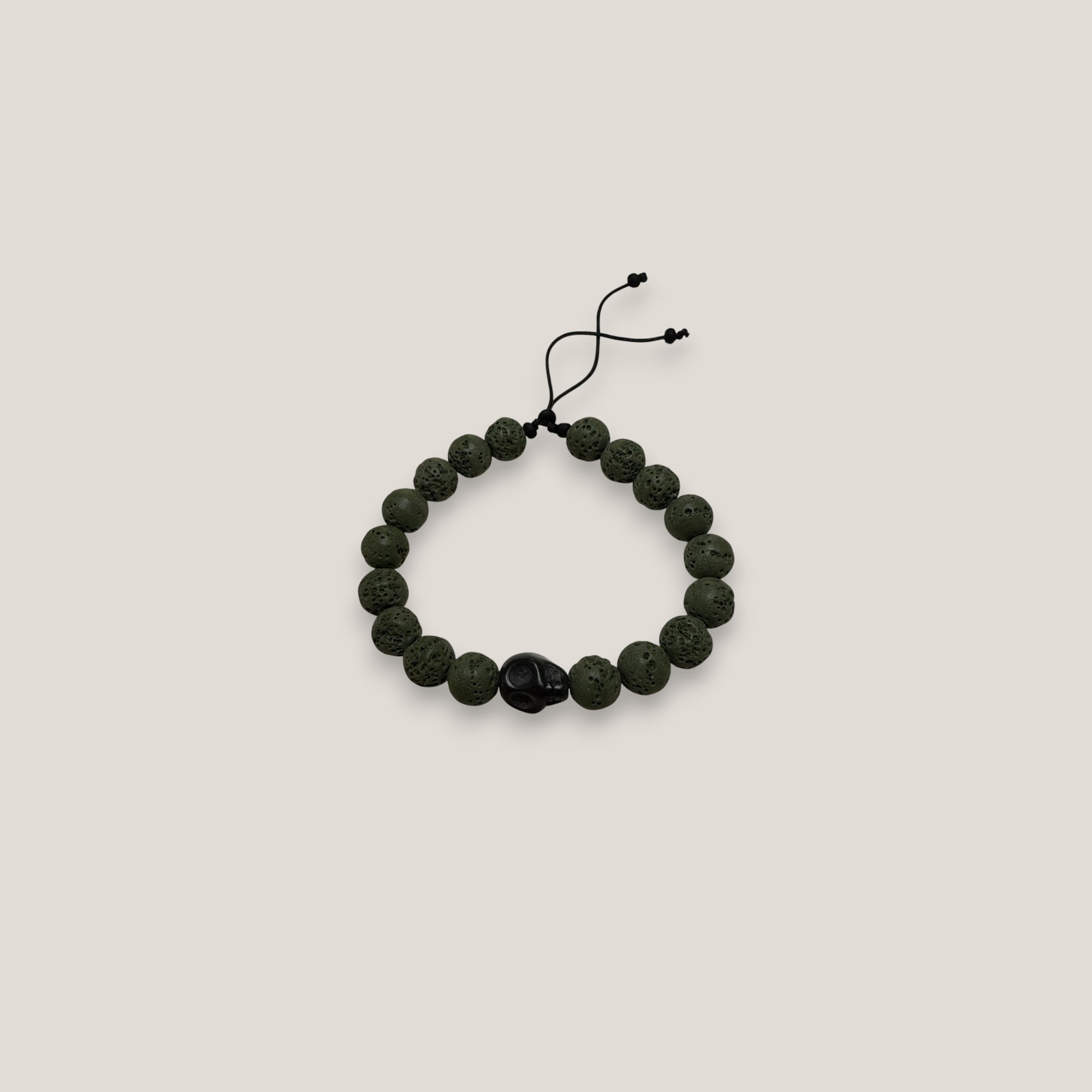 Pulsera con gran calavera howila negra esponja coral verde caqui