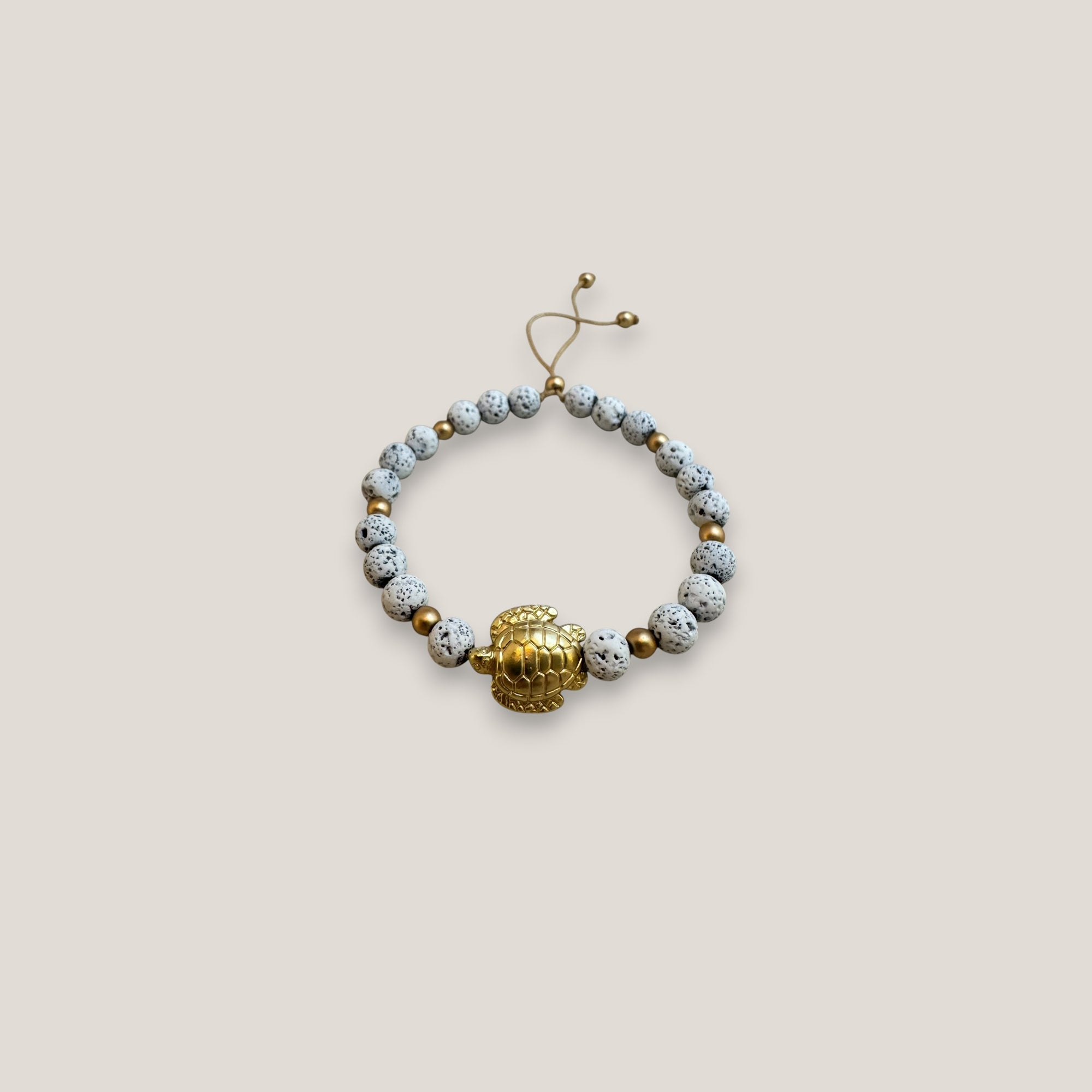 Pulsera con gran tortuga dorada lava blanca