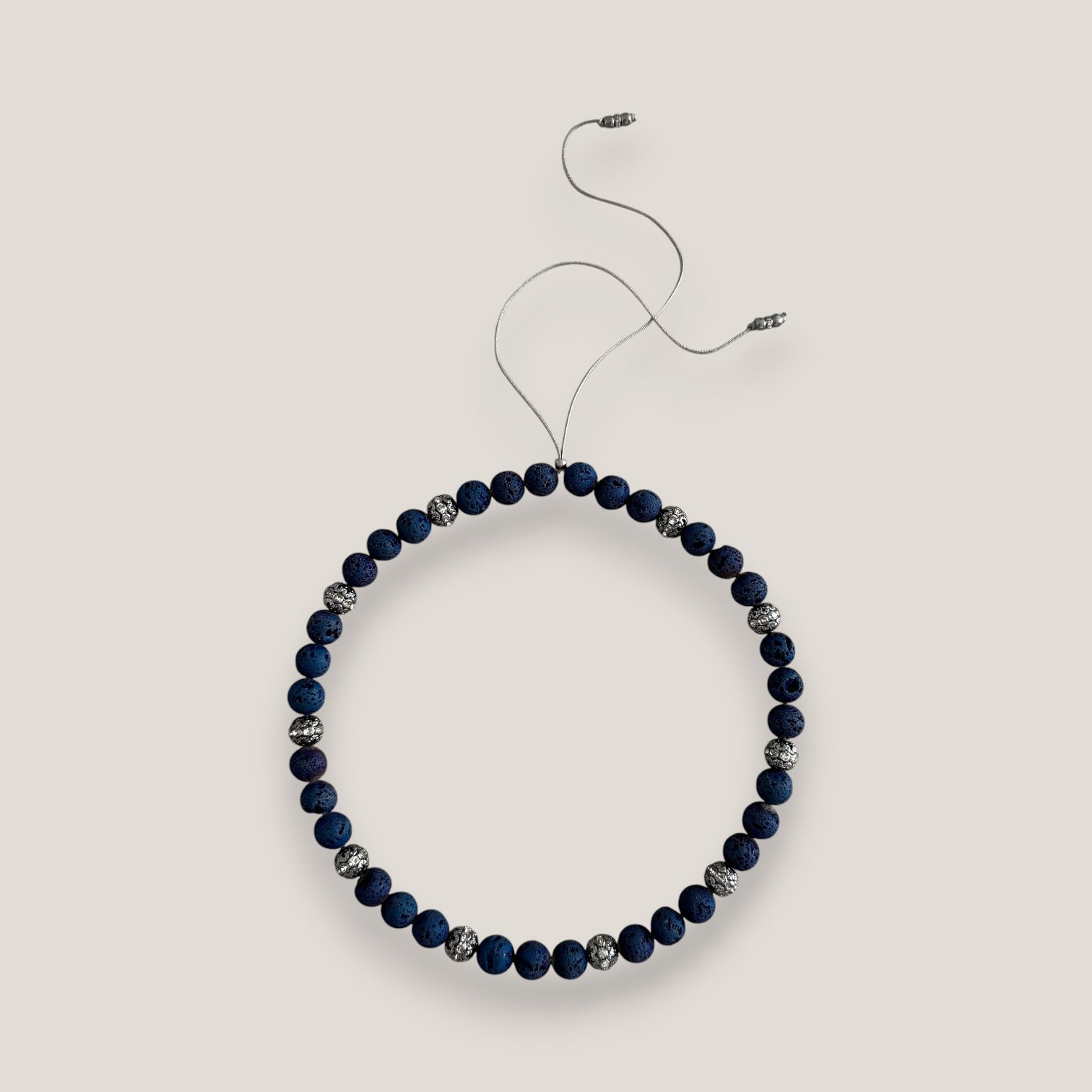 Collar Dafne 6mm lava azul añil filigranas gunmetal con cristalitos