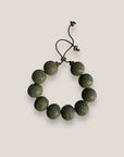 Pulsera con grandes cuentas esponja coral verde caqui
