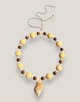Collar gran caracola natural con cuentas de madera de abedul, dengue y cristal facetado