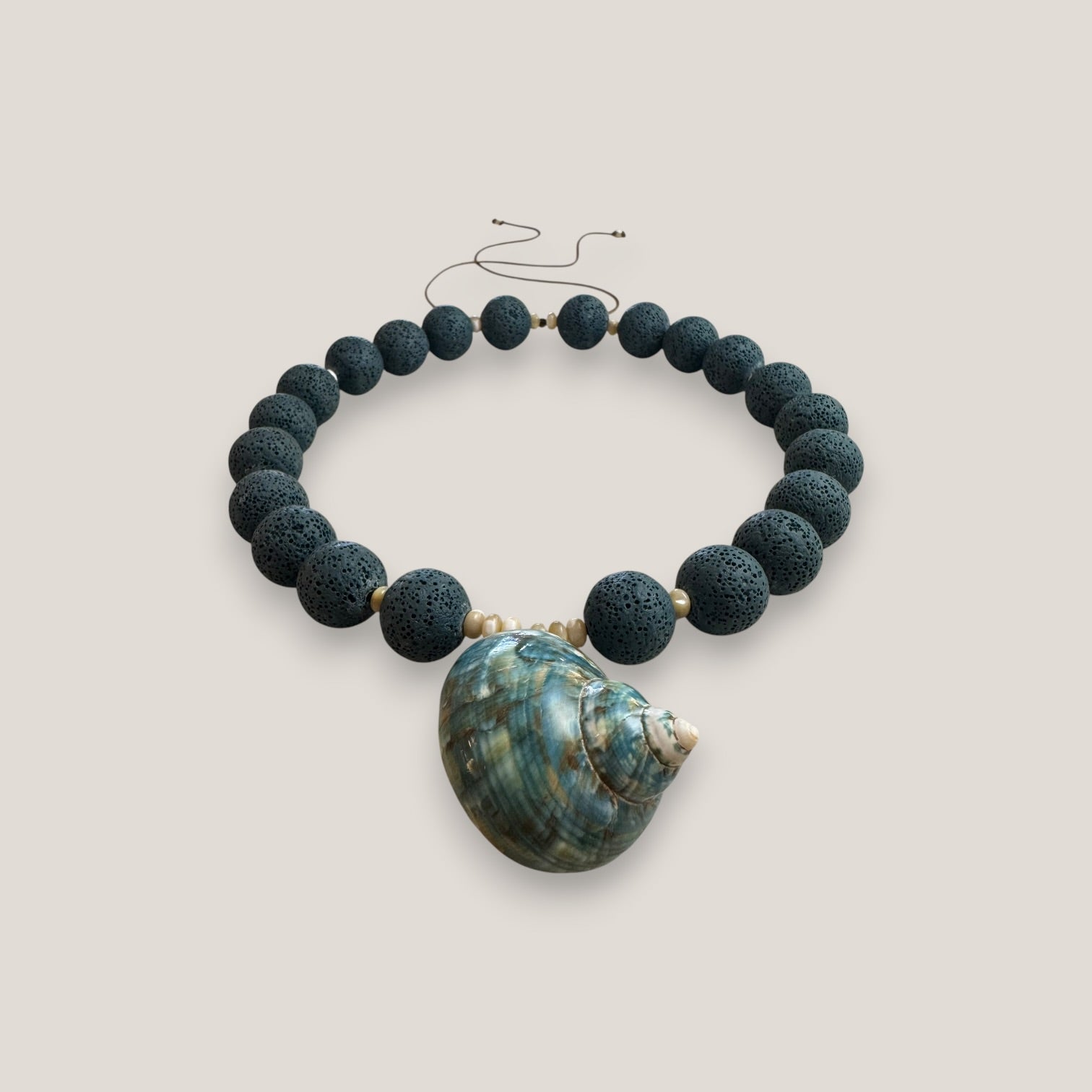 Collar gran caracola turbante verde turquesa esponja coral verde seco