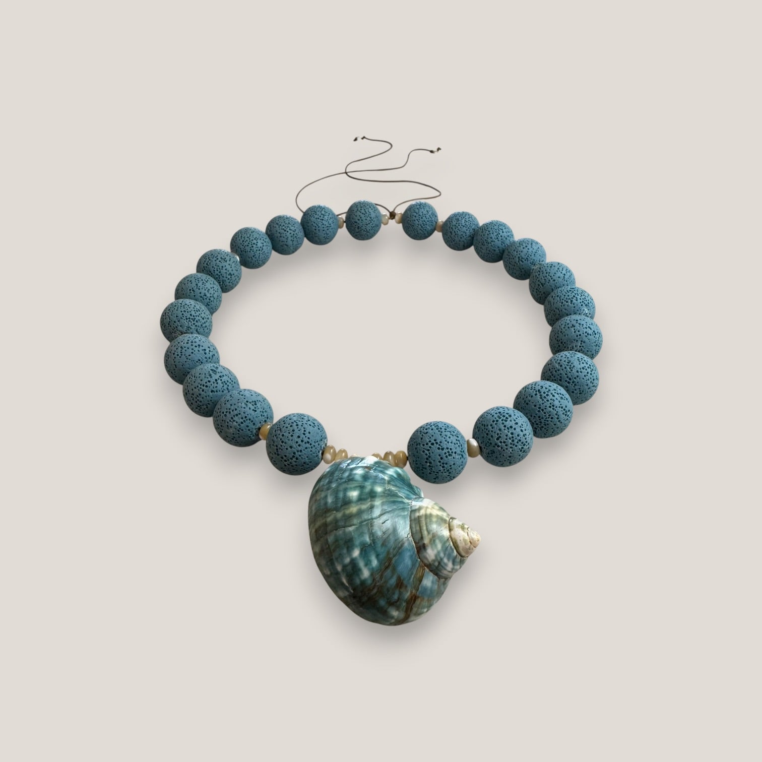 Collar gran caracola turbante azul turquesa esponja coral azul turquesa