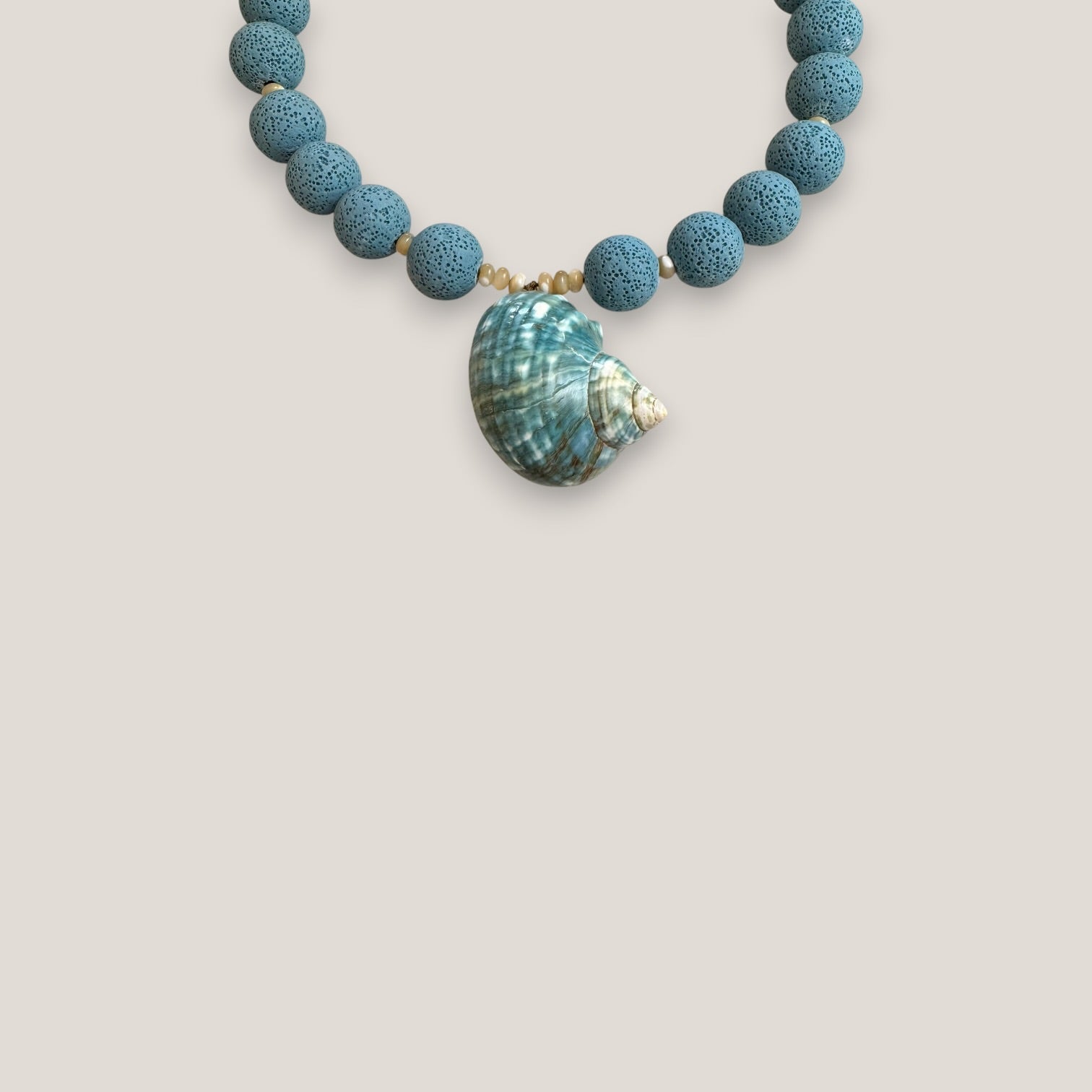 Collar gran caracola turbante azul turquesa esponja coral azul turquesa