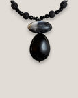 Collar medallón cuerno ónix esponja coral negra 20mm