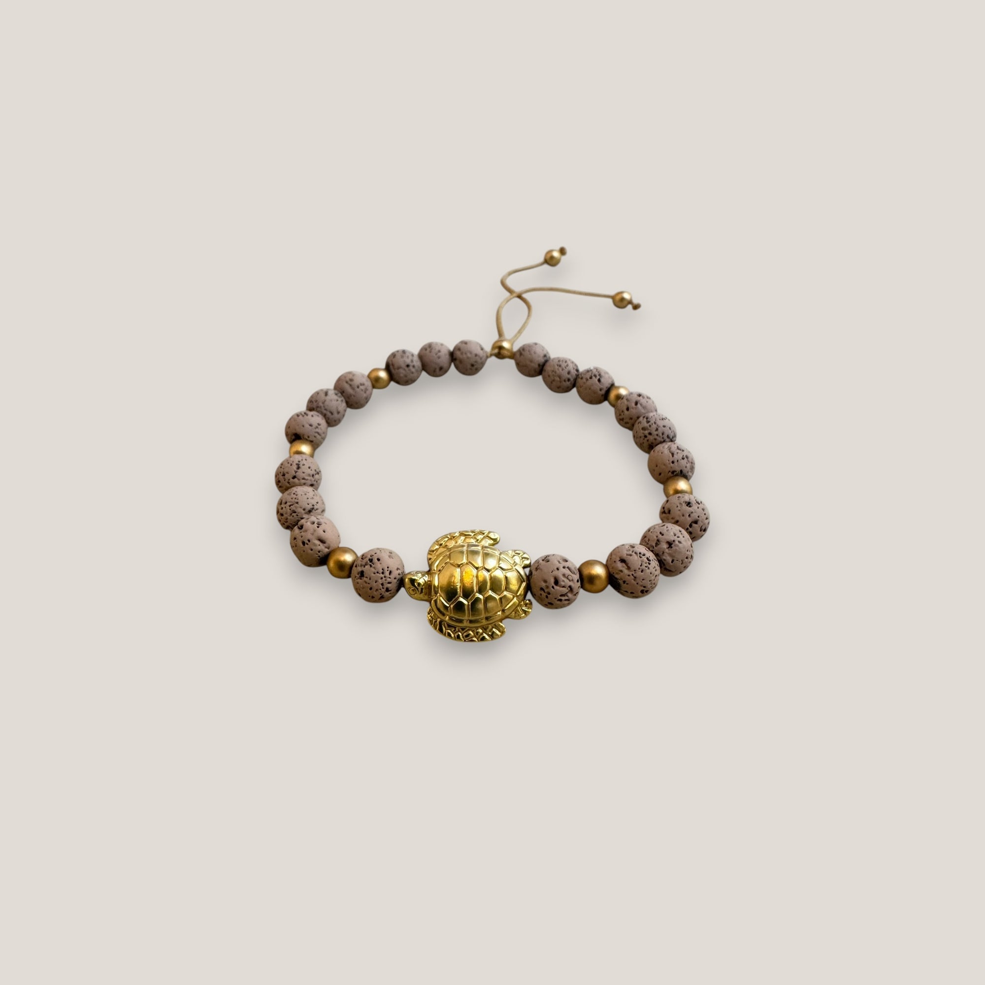 Armband mit großer goldener Schildkröte und Lavasand