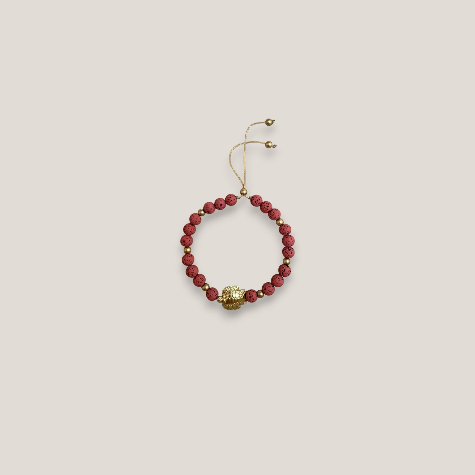 Pulsera con gran tortuga dorada lava fucsia