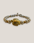 Armband mit großer goldener Schildkröte und weißen Perlmuttglasperlen